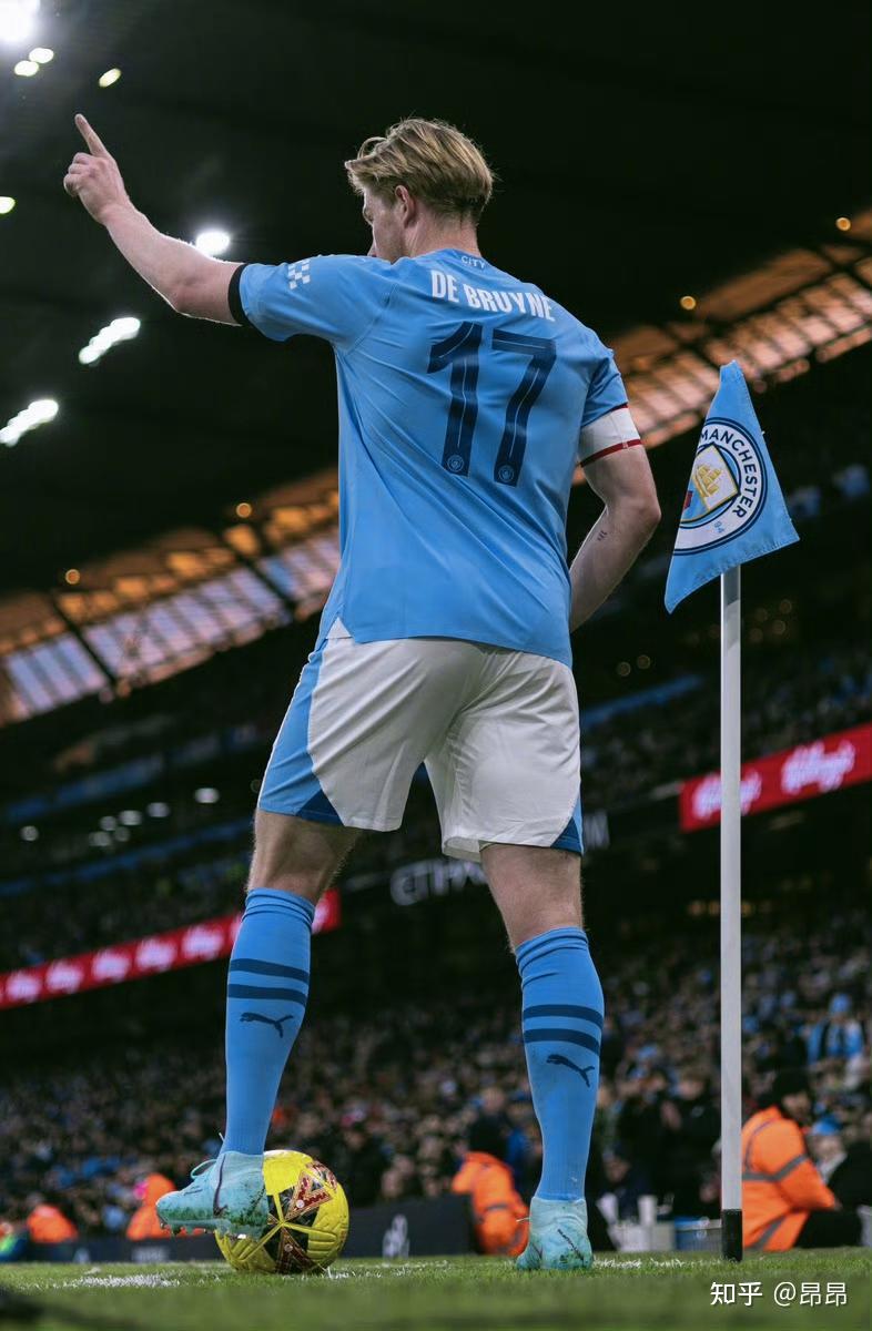 斯图加特vs法兰克福：努贝尔、昂达夫首发，堂安