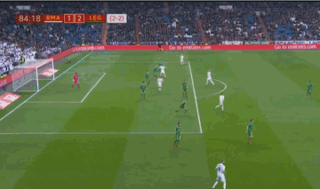 首圈，维斯塔潘起步良好抢到首位，皮亚斯特里挤进内线并过掉诺里斯上至第2，诺里斯第3。