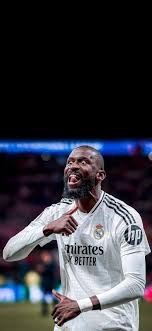 葡超比赛一球员受伤需要担架，对方球员帮忙传递担架吃黄牌